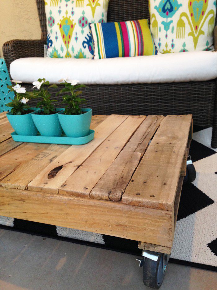 DIY Wood Pallet Coffee Table