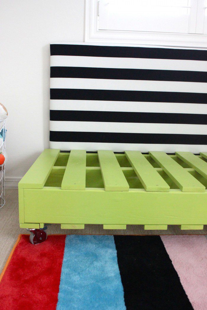 DIY Pallet Bed