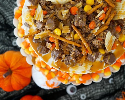 DIY Halloween Candy Cake in 5 Minutes